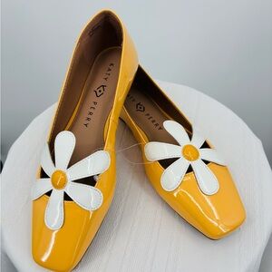 Katy Perry The Evie Daisy Yellow Patent Flats, Size 8.5